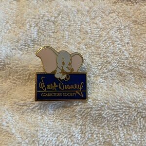 Disney Dumbo Collectors Society Pin - Gold, Blue, and Pink